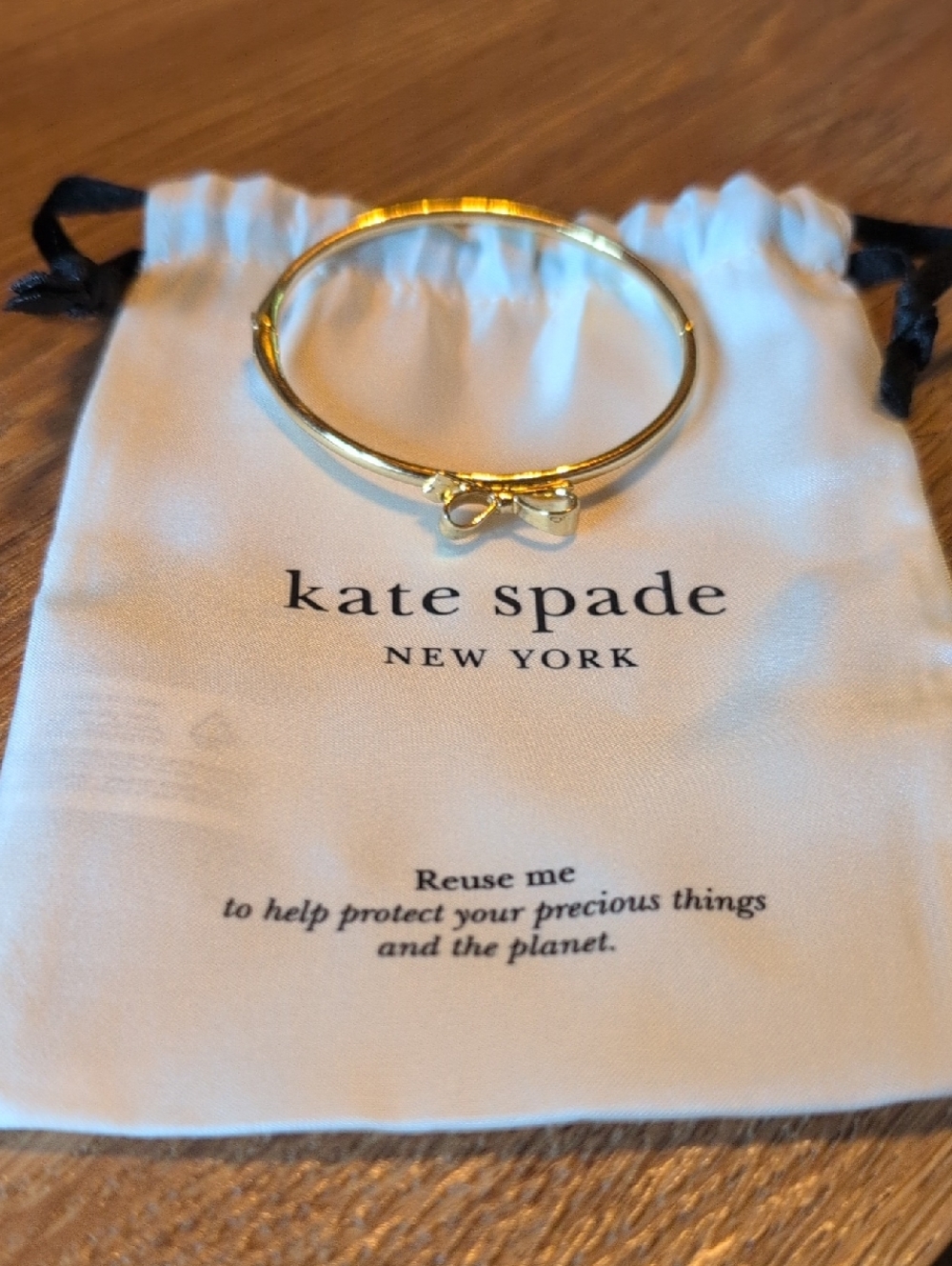 kate spade gold bow bangle bracelet - slim polished hoop